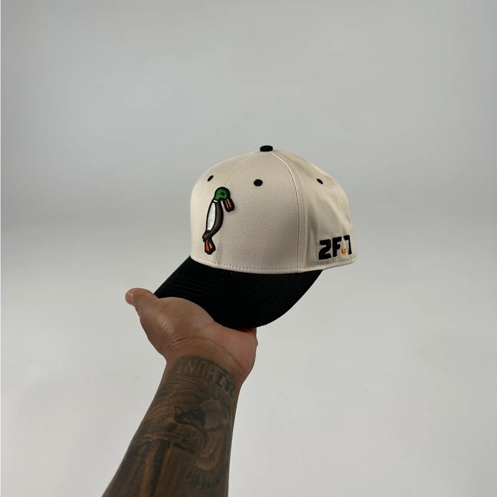 24.7 Hunt 2F.7 Duck SnapBack Off White/Black trucker hat